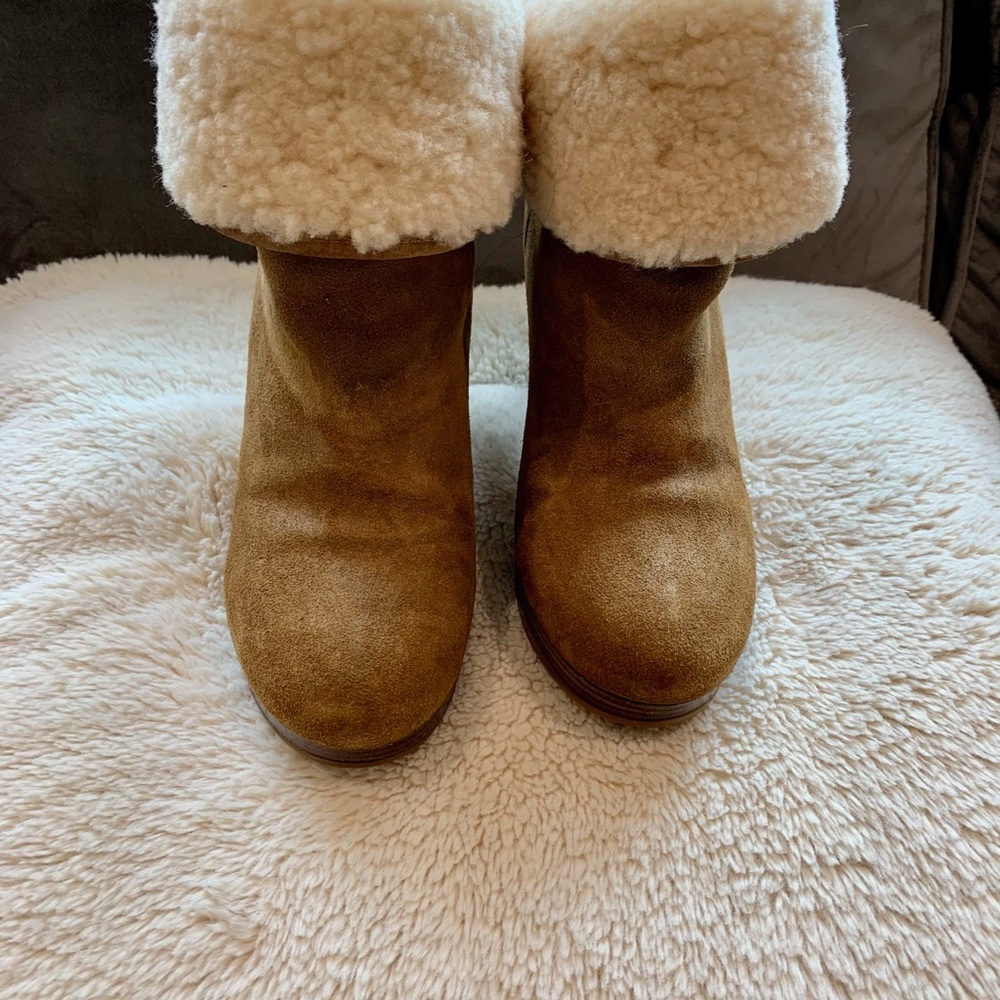 brand new fluffy ugg botties